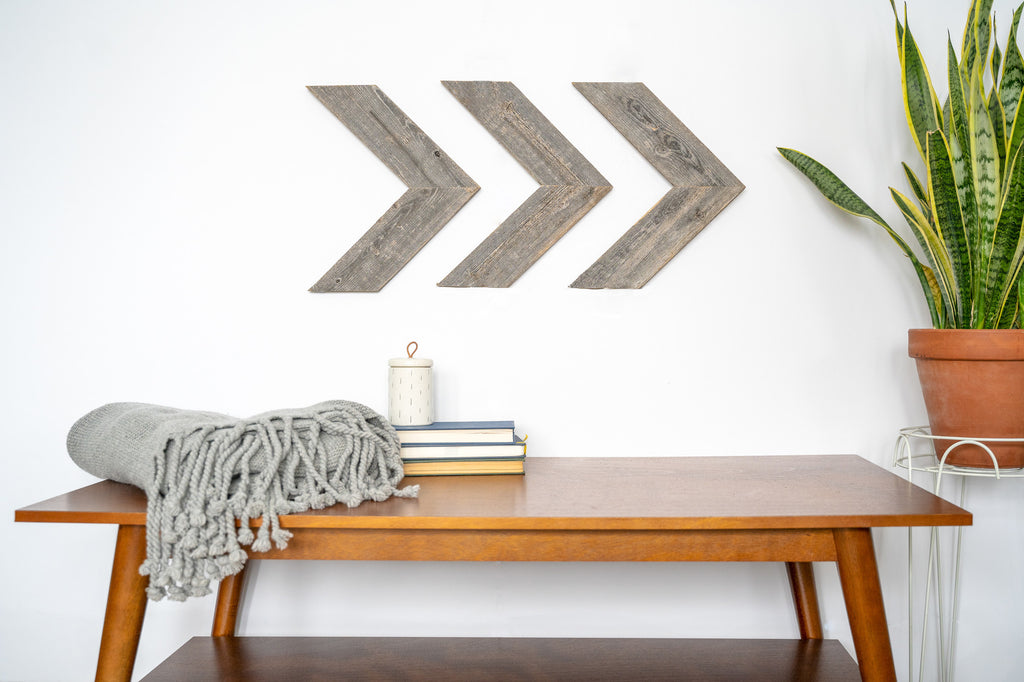 LuxxHomes  Set Of 3 Rustic Weathered Grey Wood Chevron Arrow