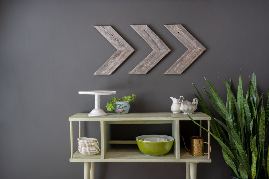 LuxxHomes  Set Of 3 Rustic Weathered Grey Wood Chevron Arrow