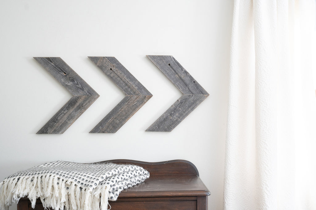 LuxxHomes  Set Of 3 Rustic Weathered Grey Wood Chevron Arrow