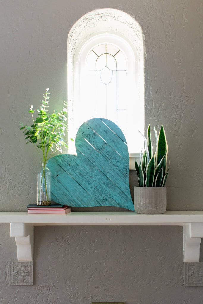 LuxxHomes  12" Turquoise Reclaimed Wood Heart Wall Decor