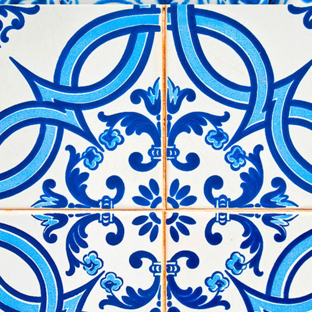 LuxxHomes  4" X 4" Blue and White Medi Peel And Stick Tiles