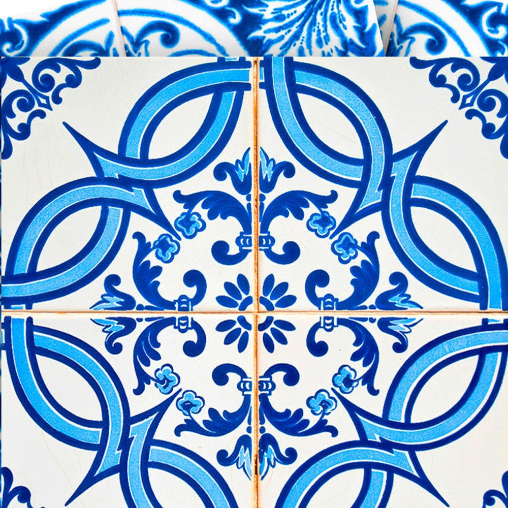 LuxxHomes  4" X 4" Blue and White Medi Peel And Stick Tiles