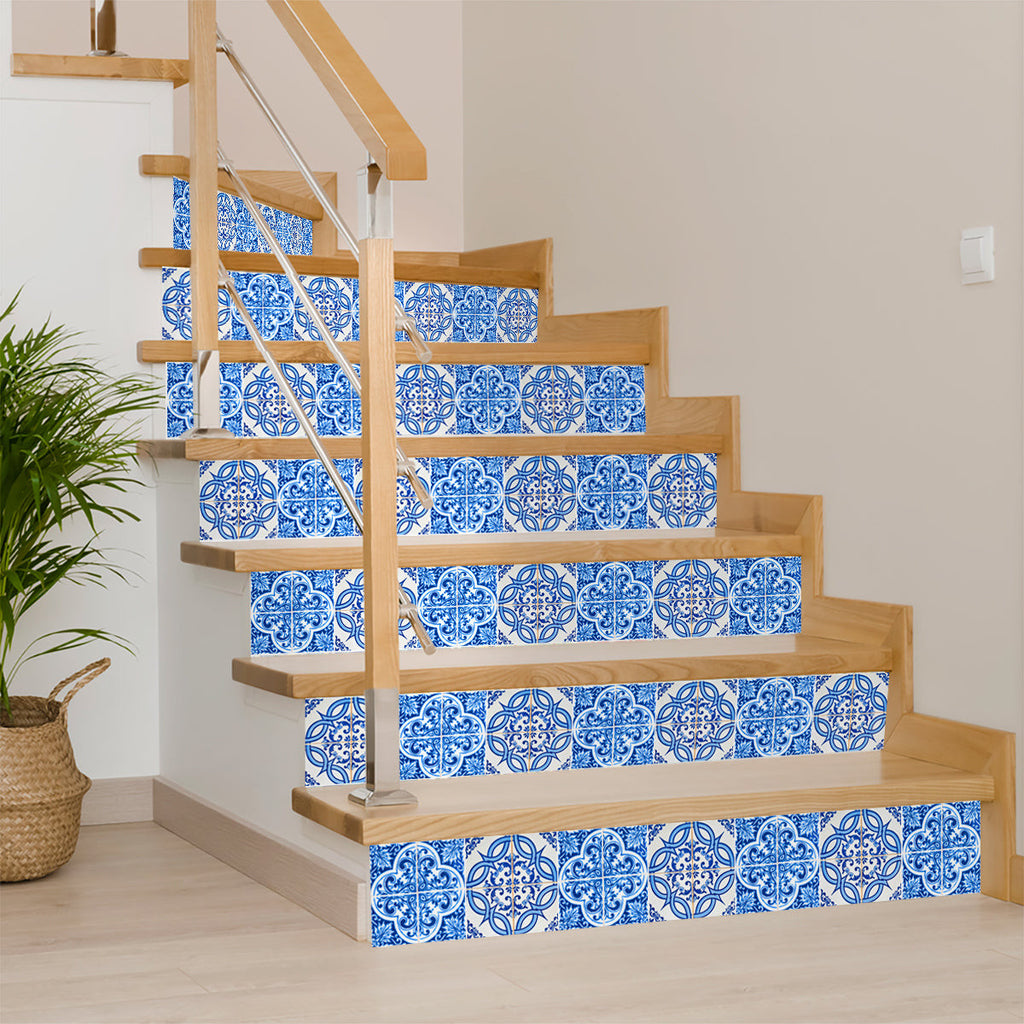 LuxxHomes  4" X 4" Blue and White Medi Peel And Stick Tiles