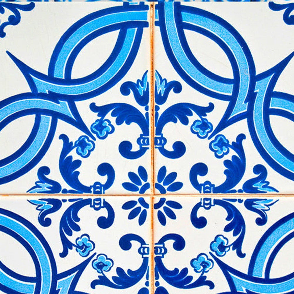 LuxxHomes  4" X 4" Blue and White Medi Peel And Stick Tiles