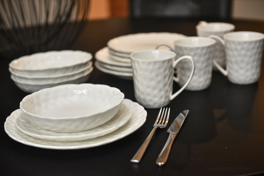 LuxxHomes  White Six Piece Round Pebbled Porcelain Service For Six Dinner Plate Set