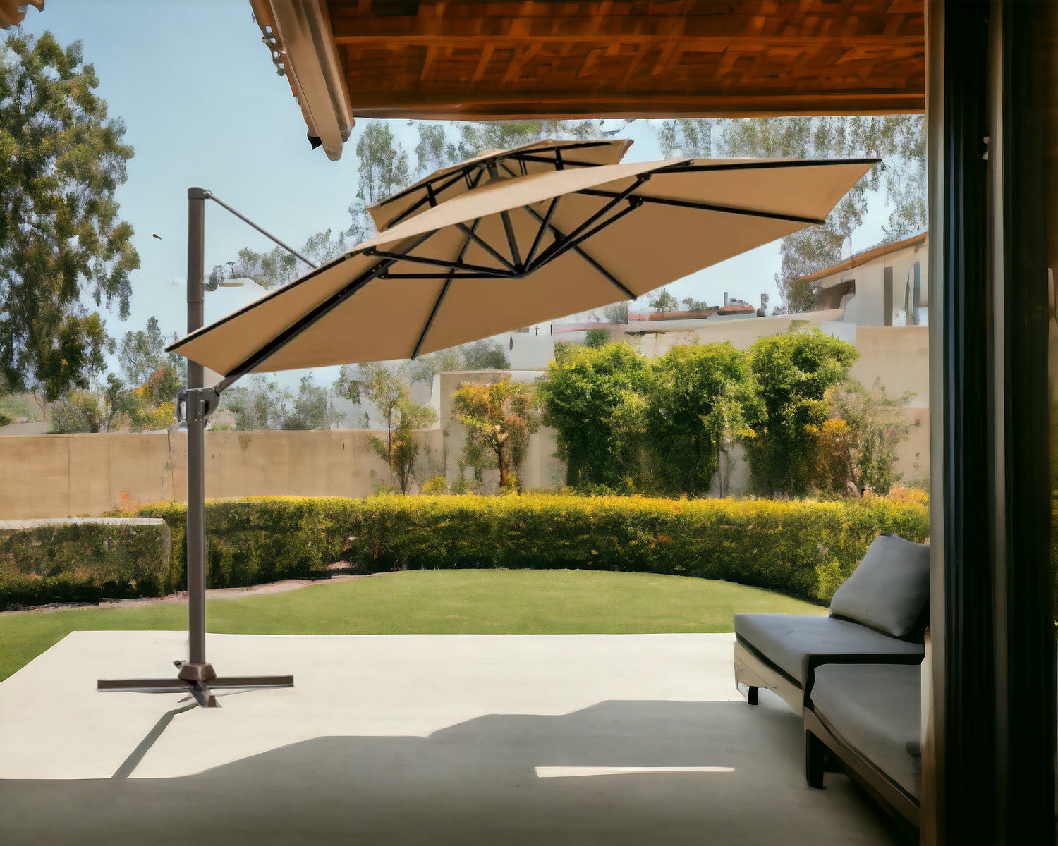 LuxxHomes  11.5' Tan Polyester Round Tilt Cantilever Patio Umbrella With Stand