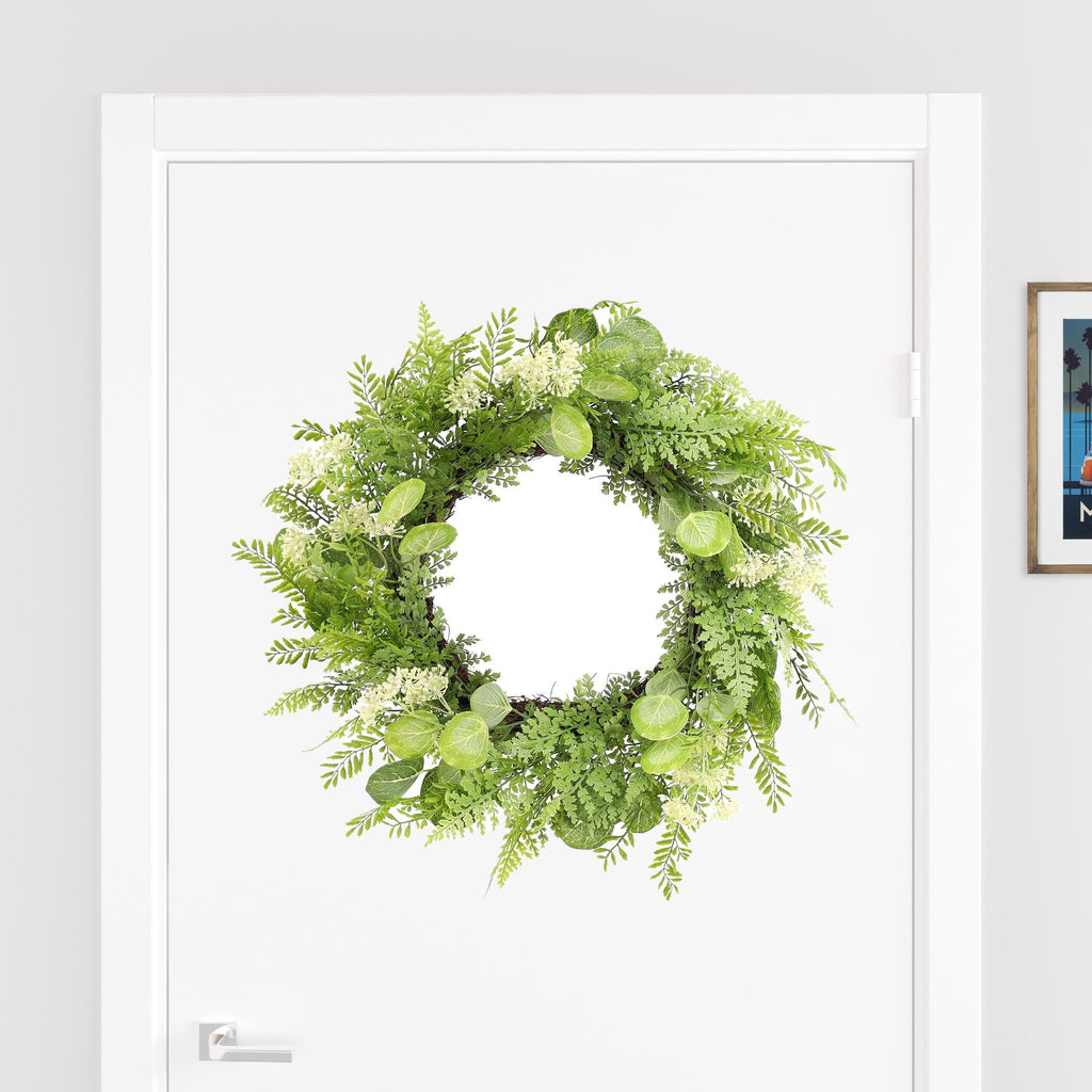 LuxxHomes  28" Green and White Artificial Fern Wreath